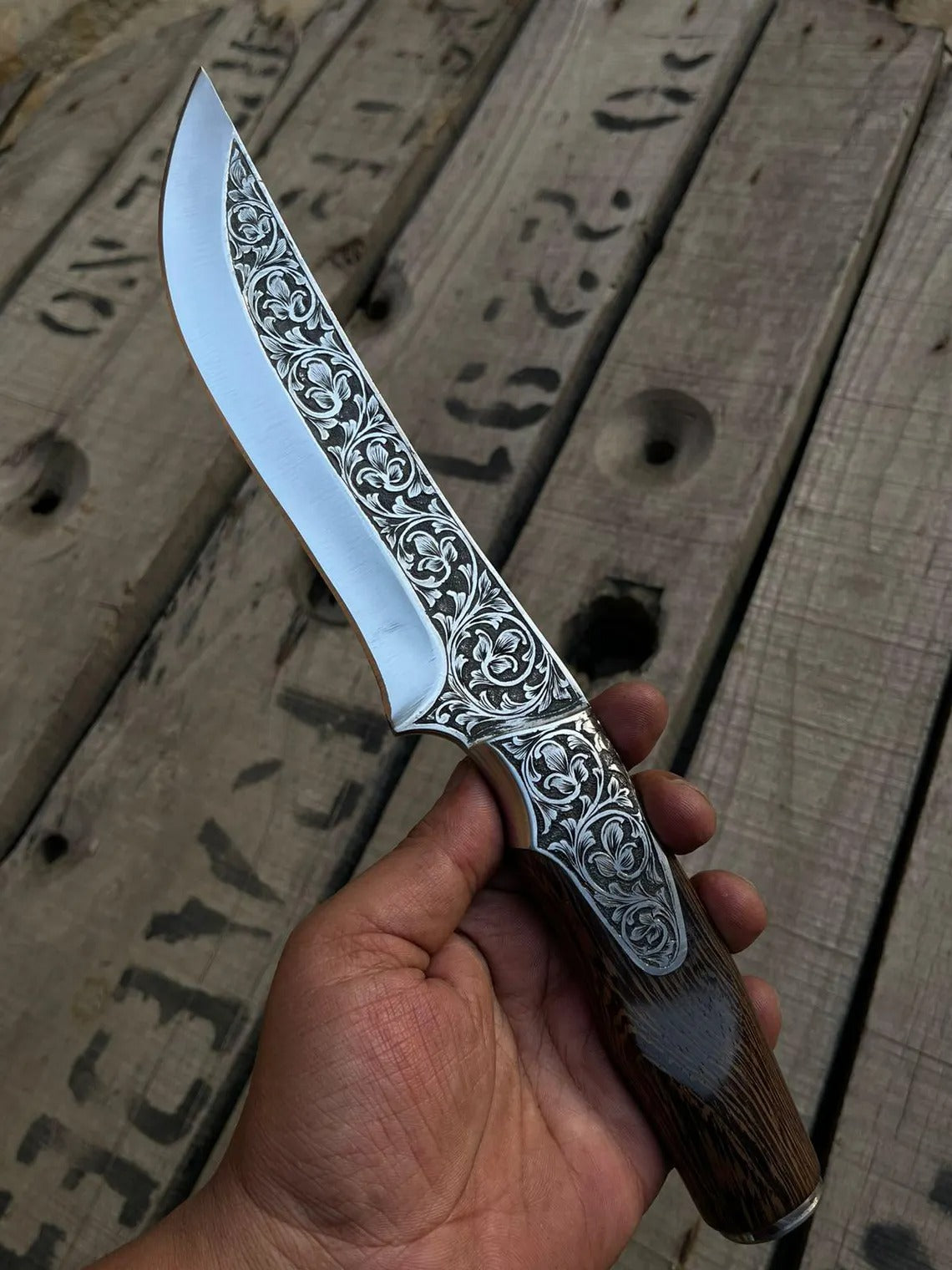 Hand-Engraved Hunting Knife – Custom Outdoor Blade with Detailed Craftsmanship