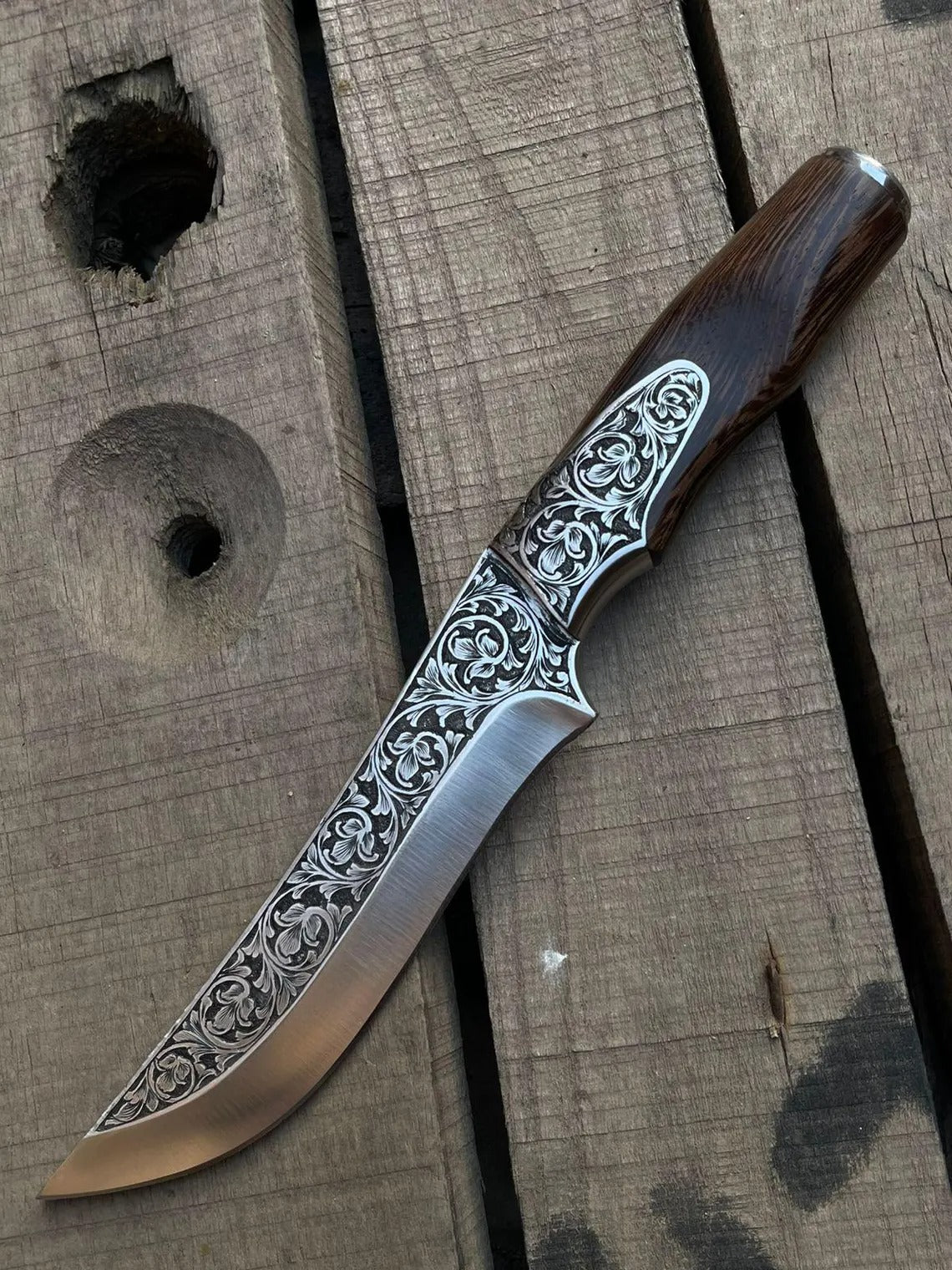 Hand-Engraved Hunting Knife – Custom Outdoor Blade with Detailed Craftsmanship