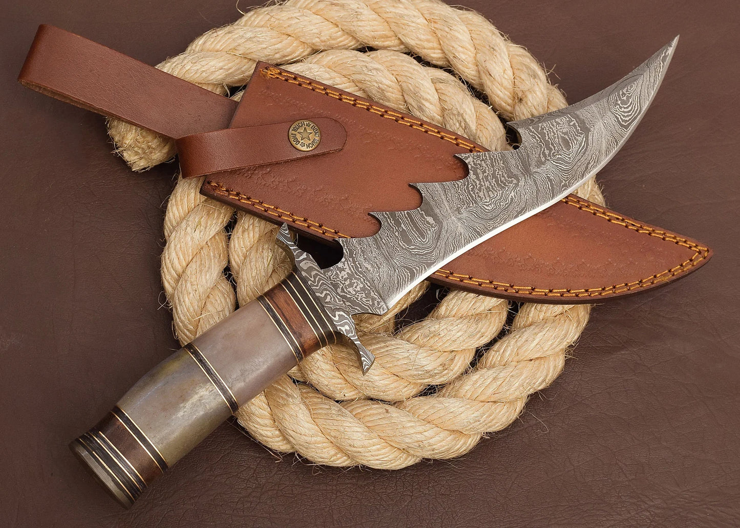 Damascus Steel Hunting Bowie Knife – Hand-Forged Blade with Leather Sheath
