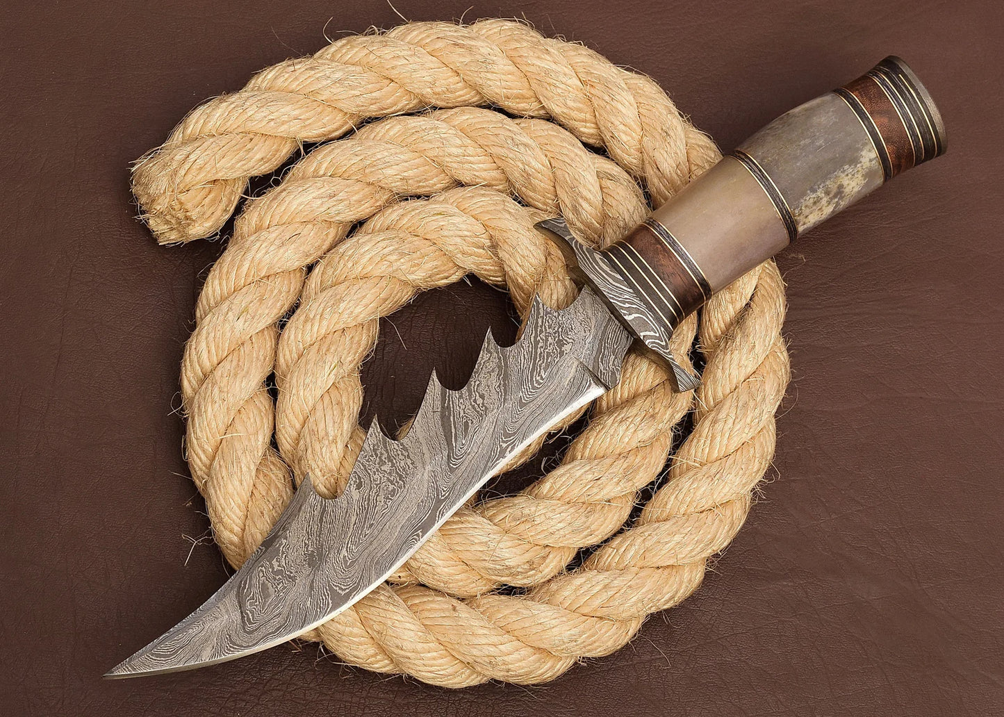 Damascus Steel Hunting Bowie Knife – Hand-Forged Blade with Leather Sheath