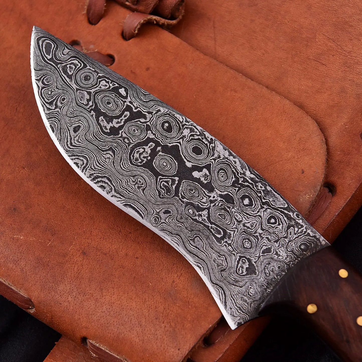 Handmade Damascus Steel Skinning Knife – Wood Handle | Hunting & Outdoor Blade