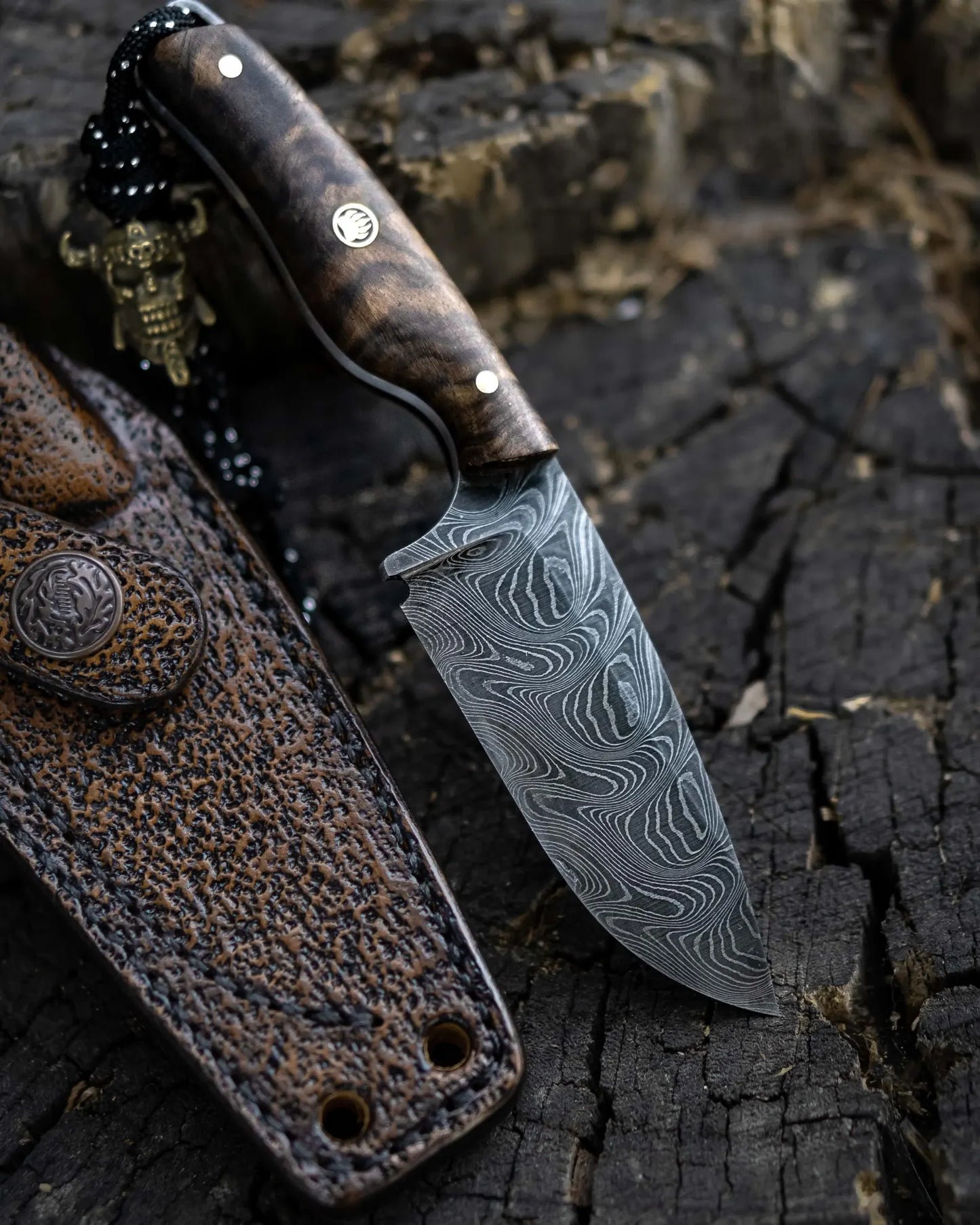 Damascus Steel Valorant-Inspired Knife – Custom Gaming Blade with Leather Sheath