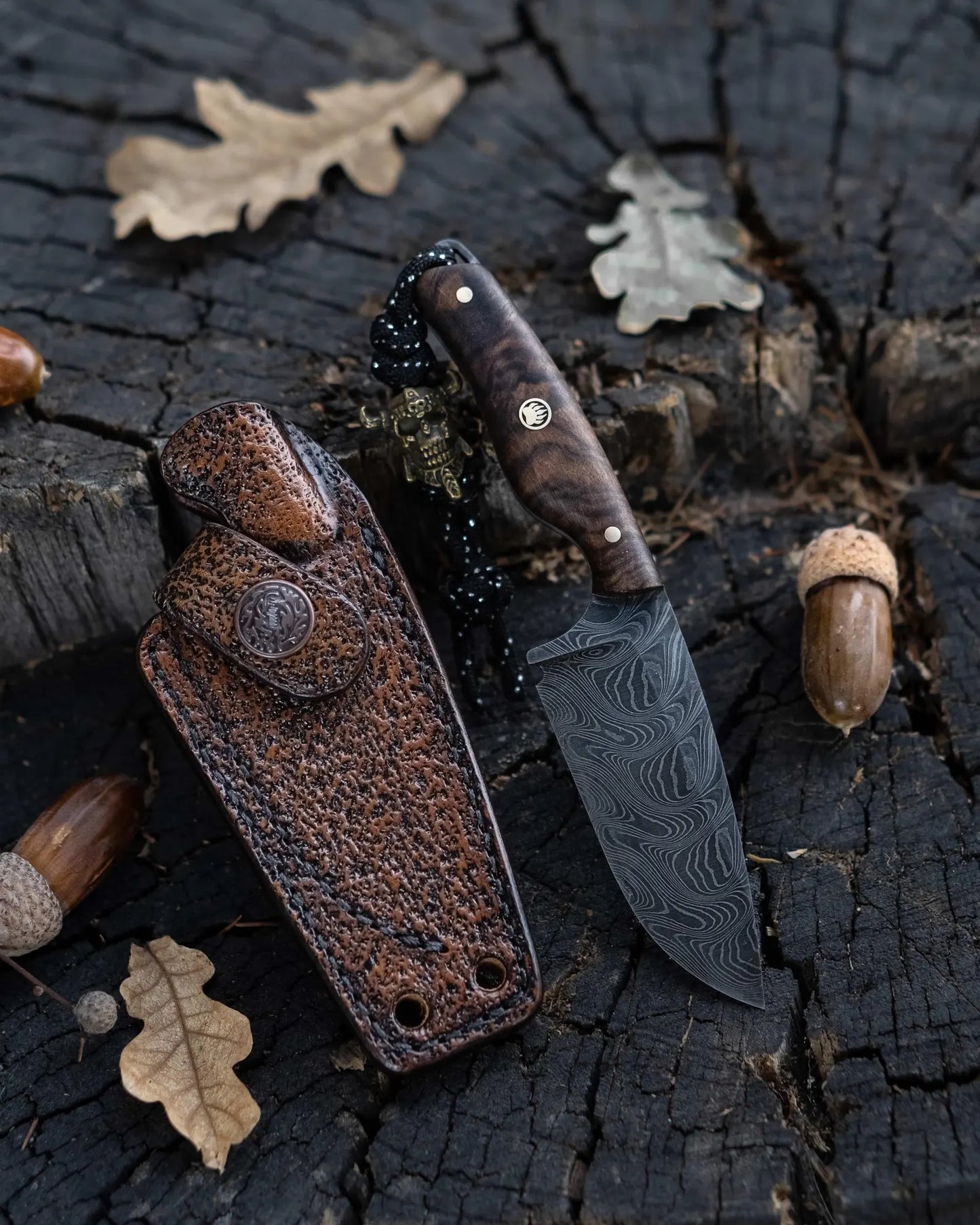 Damascus Steel Valorant-Inspired Knife – Custom Gaming Blade with Leather Sheath