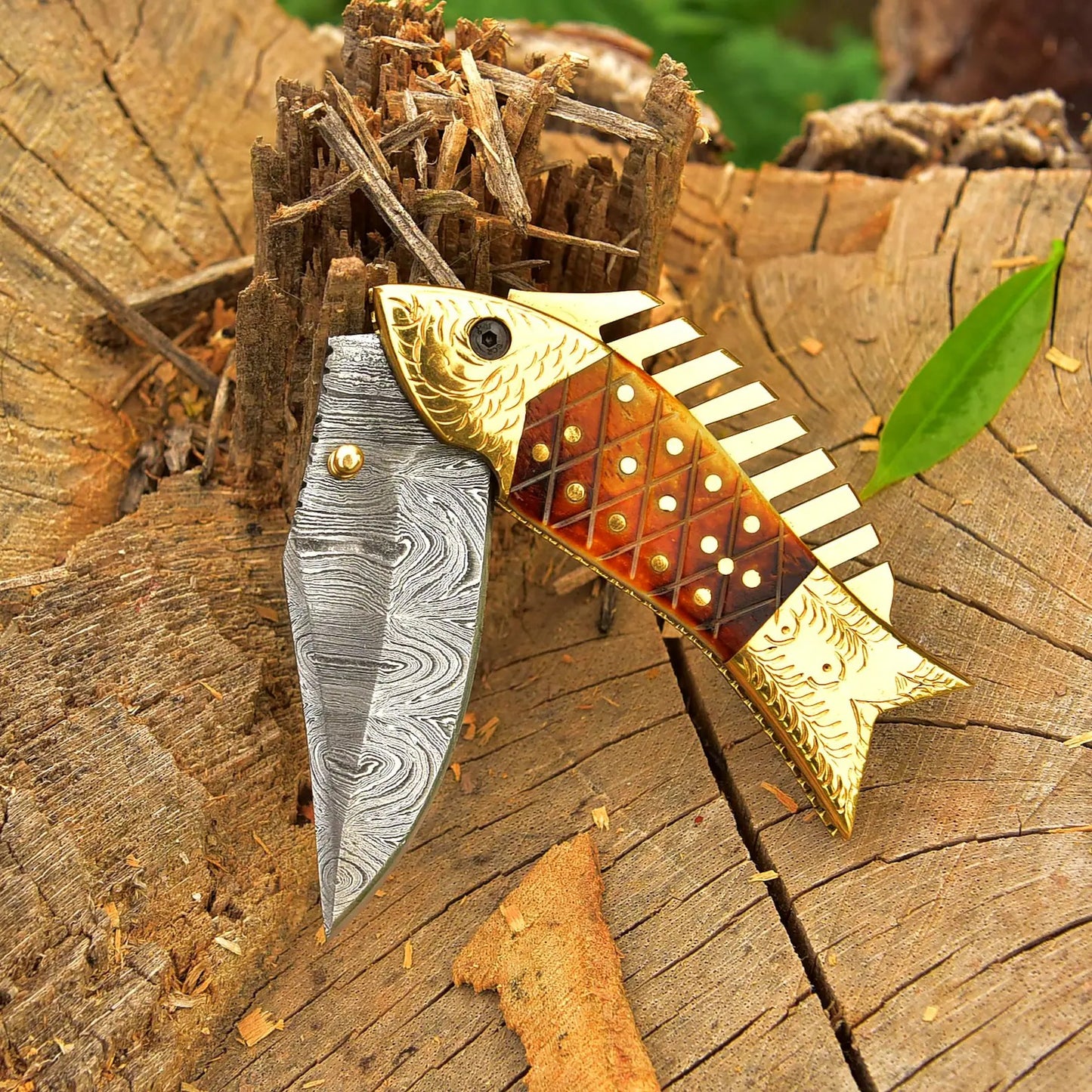 Damascus Pocket Knife – Wooden Handle with Brass Bolsters