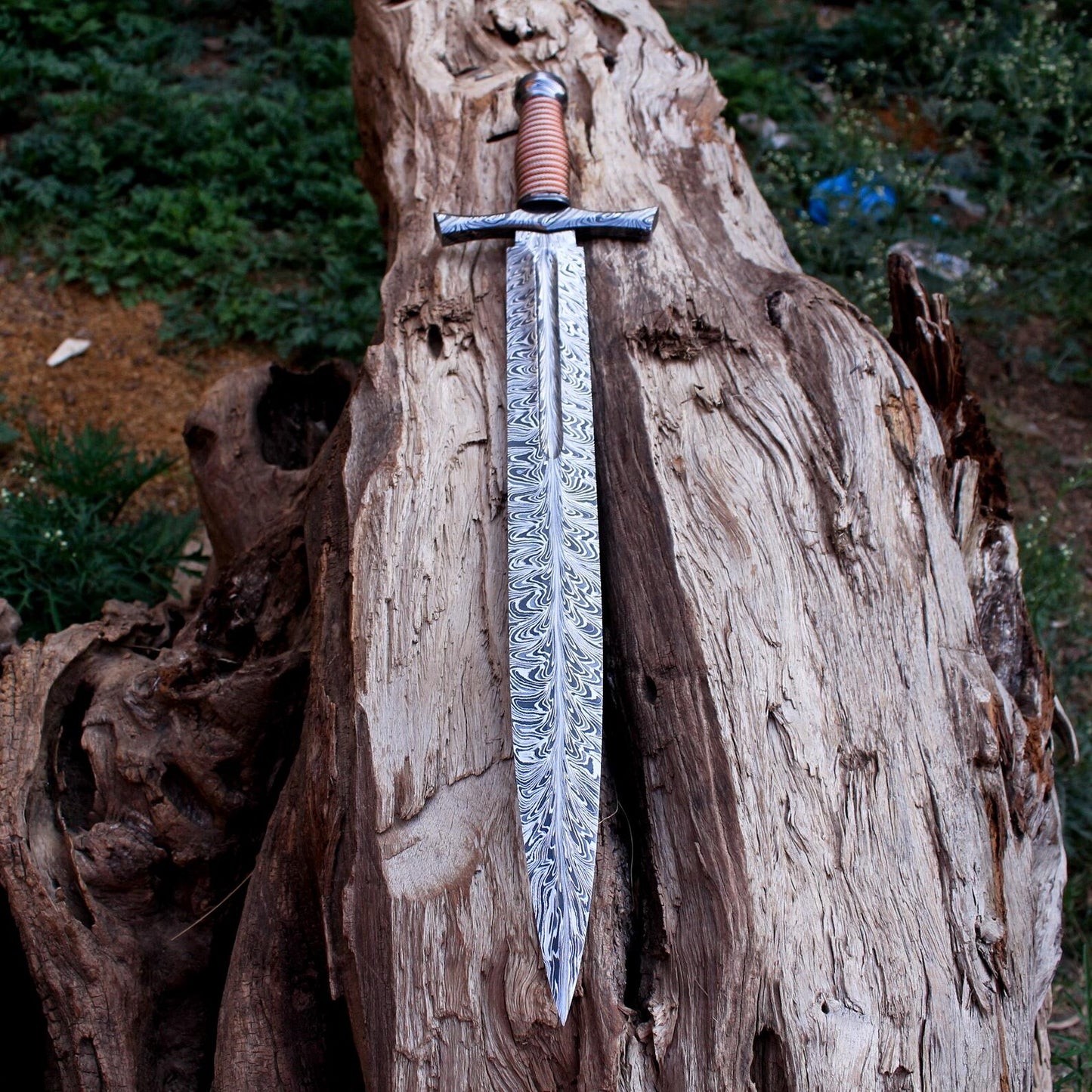 Custom Handmade Damascus Steel Short Viking Sword – Antique Feather Pattern Blade | Norse-Inspired Warrior’s Sword