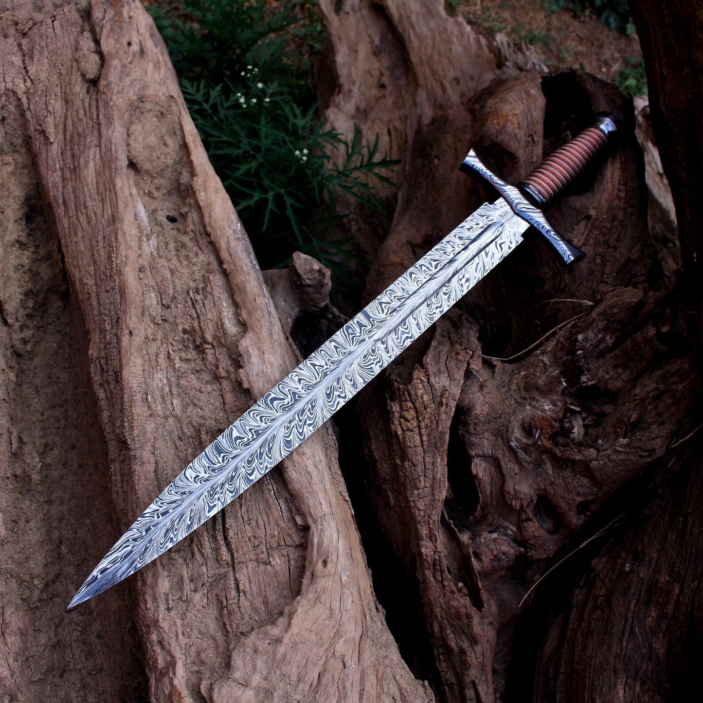 Custom Handmade Damascus Steel Short Viking Sword – Antique Feather Pattern Blade | Norse-Inspired Warrior’s Sword