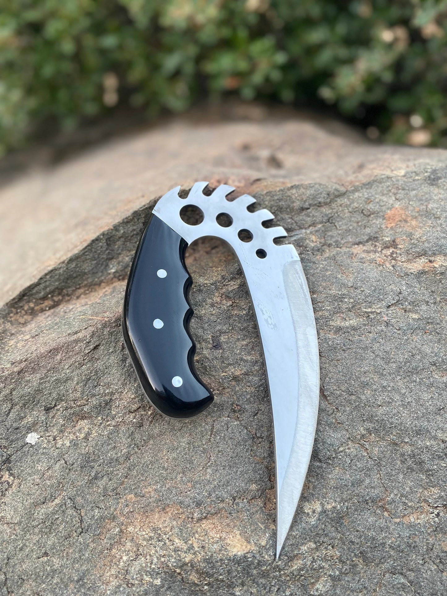 Talon Claw Tactical Knife – Curved Blade with Finger Grip Handle