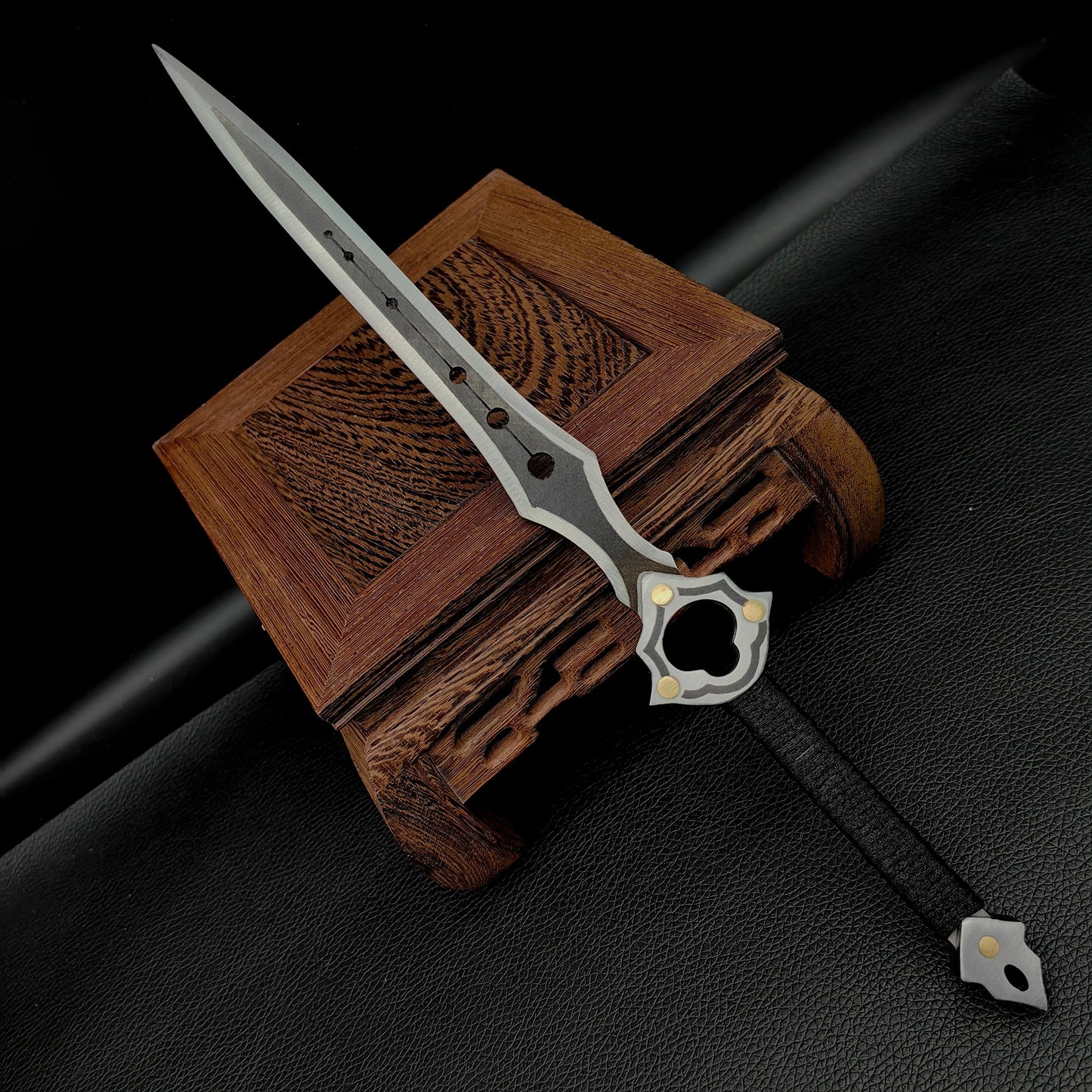 Infinity Blade Fantasy Sword – Futuristic Dagger Sword with Tactical Grip & Dual-Tone Finish
