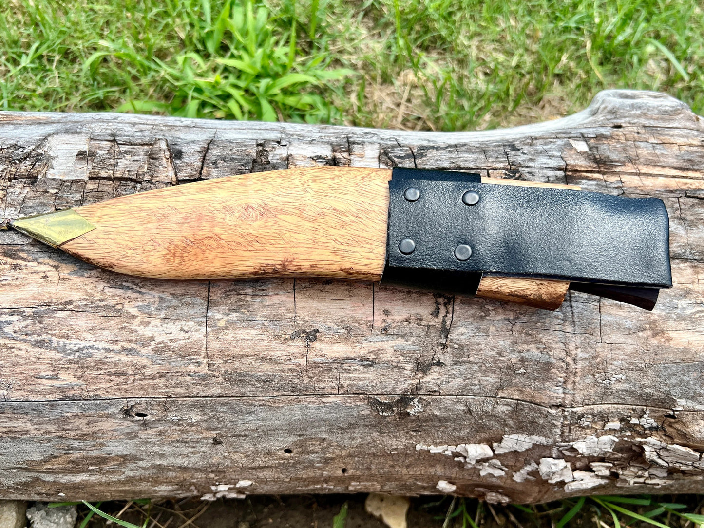 Traditional Kukri Knife with Wooden Handle and Carved Spine – Includes Sheath