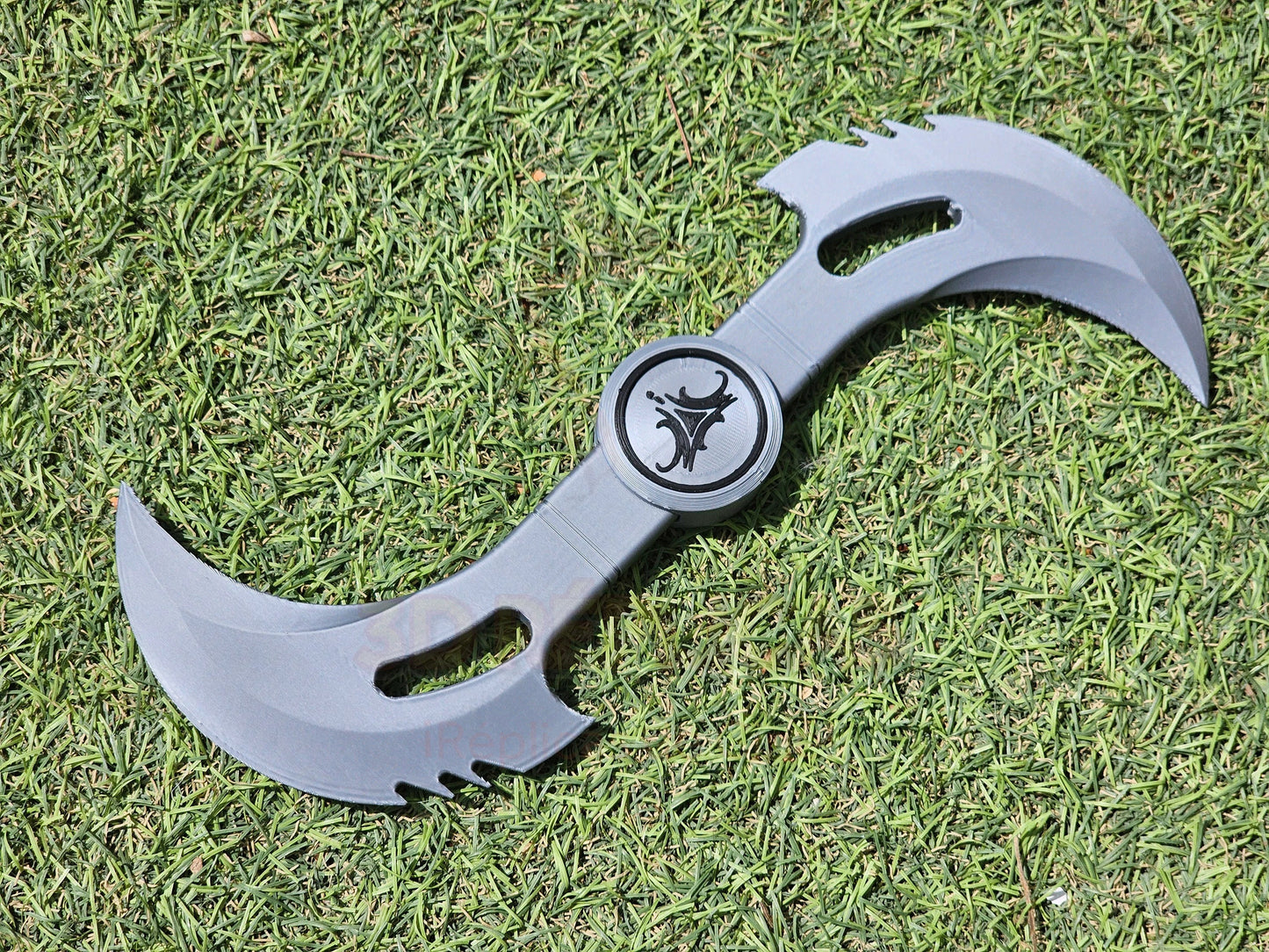 Fantasy Twin-Blade Battle Knife – Double Curved Blades with Center Grip & Tribal Emblem