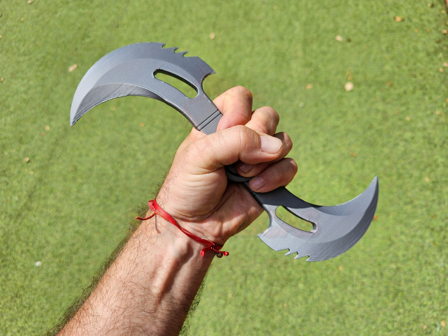 Fantasy Twin-Blade Battle Knife – Double Curved Blades with Center Grip & Tribal Emblem
