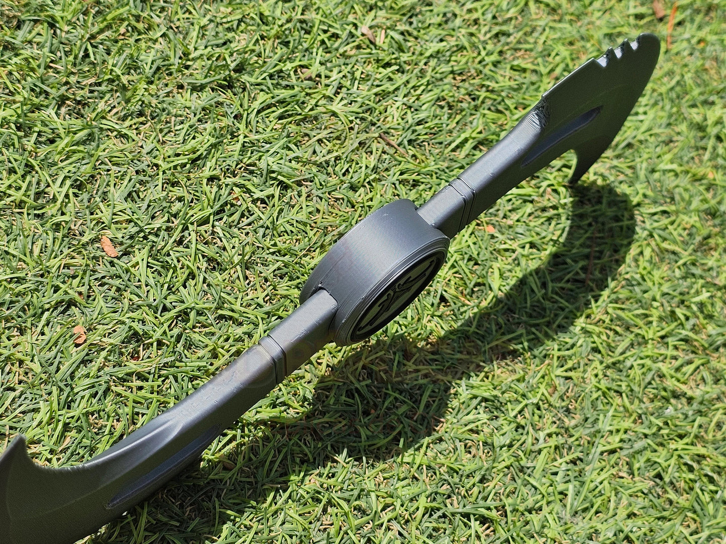 Fantasy Twin-Blade Battle Knife – Double Curved Blades with Center Grip & Tribal Emblem