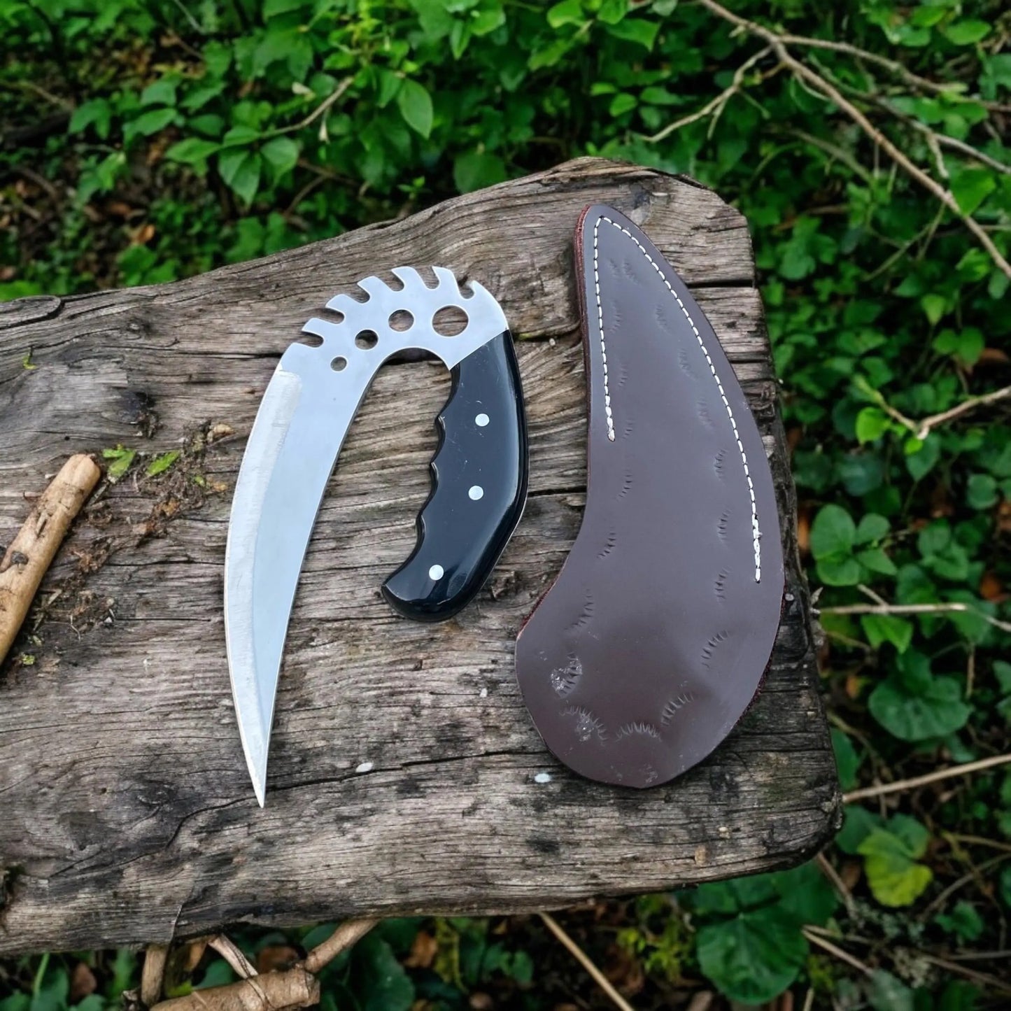 Talon Claw Tactical Knife – Curved Blade with Finger Grip Handle