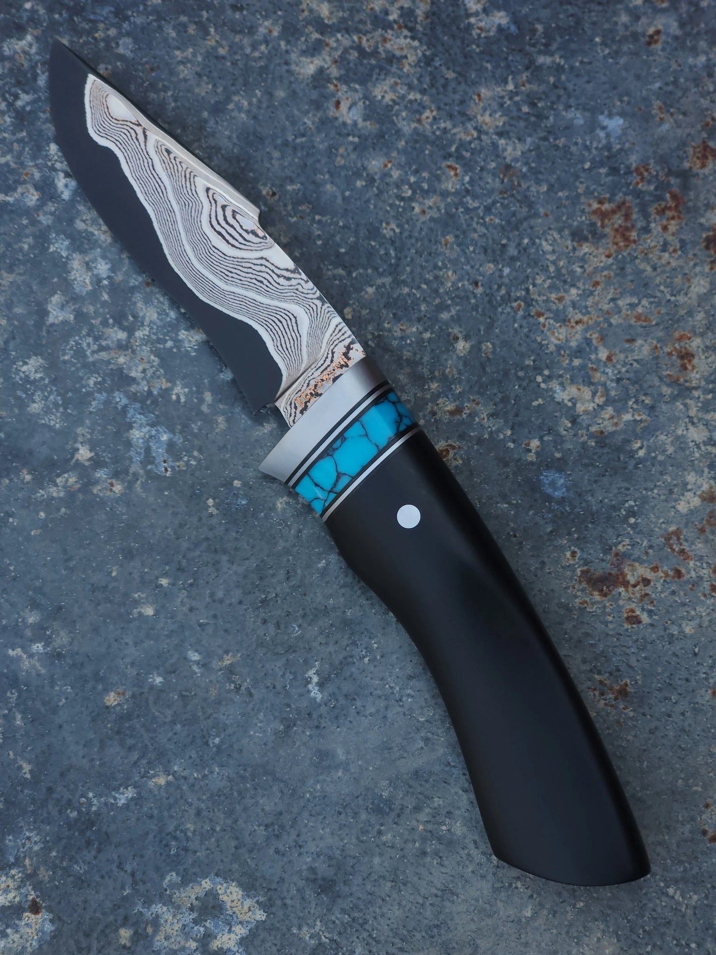 Custom Damascus Steel Knife – Handmade Fixed Blade with Turquoise Accent | Artisan Hunting & Collector’s Knife
