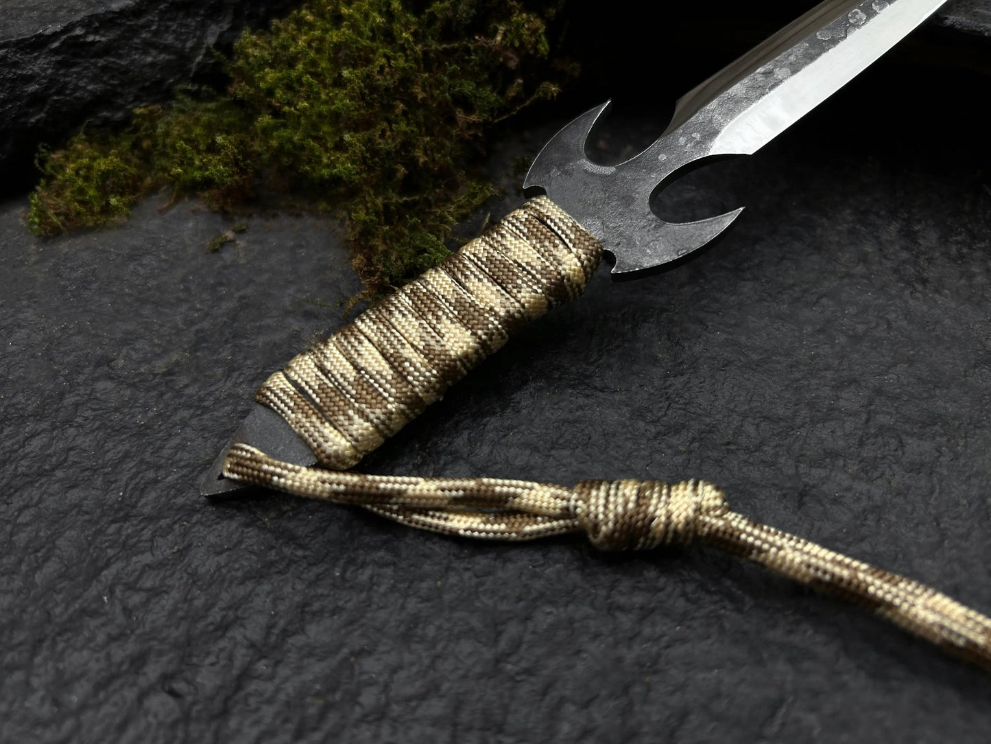 Tactical Throwing Knife – Dual-Spike Spine & Paracord Handle with Leather Sheath