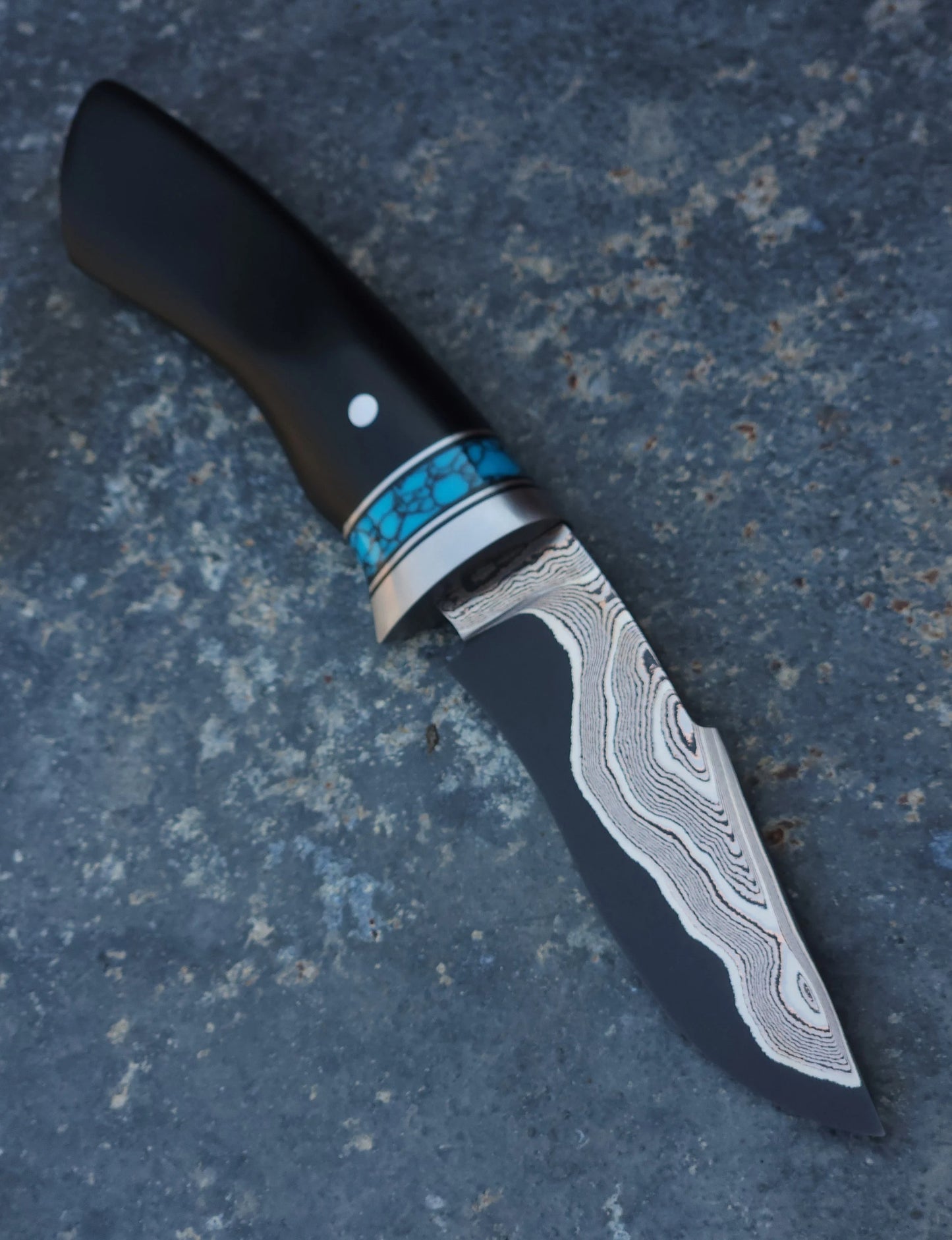 Custom Damascus Steel Knife – Handmade Fixed Blade with Turquoise Accent | Artisan Hunting & Collector’s Knife
