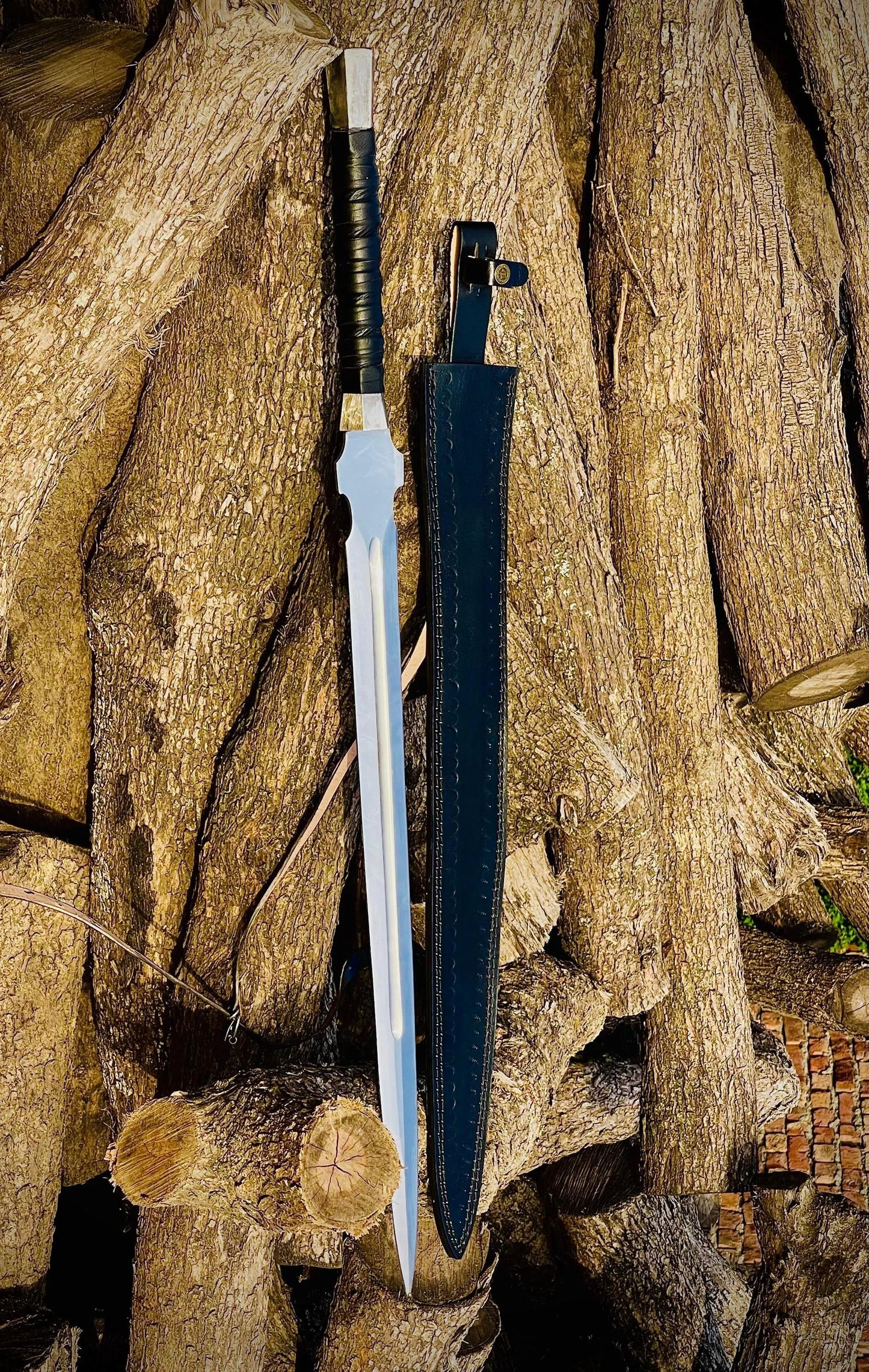 Medieval Gladiator Short Sword – Hand-Forged Steel with Leather-Wrapped Handle & Sheath