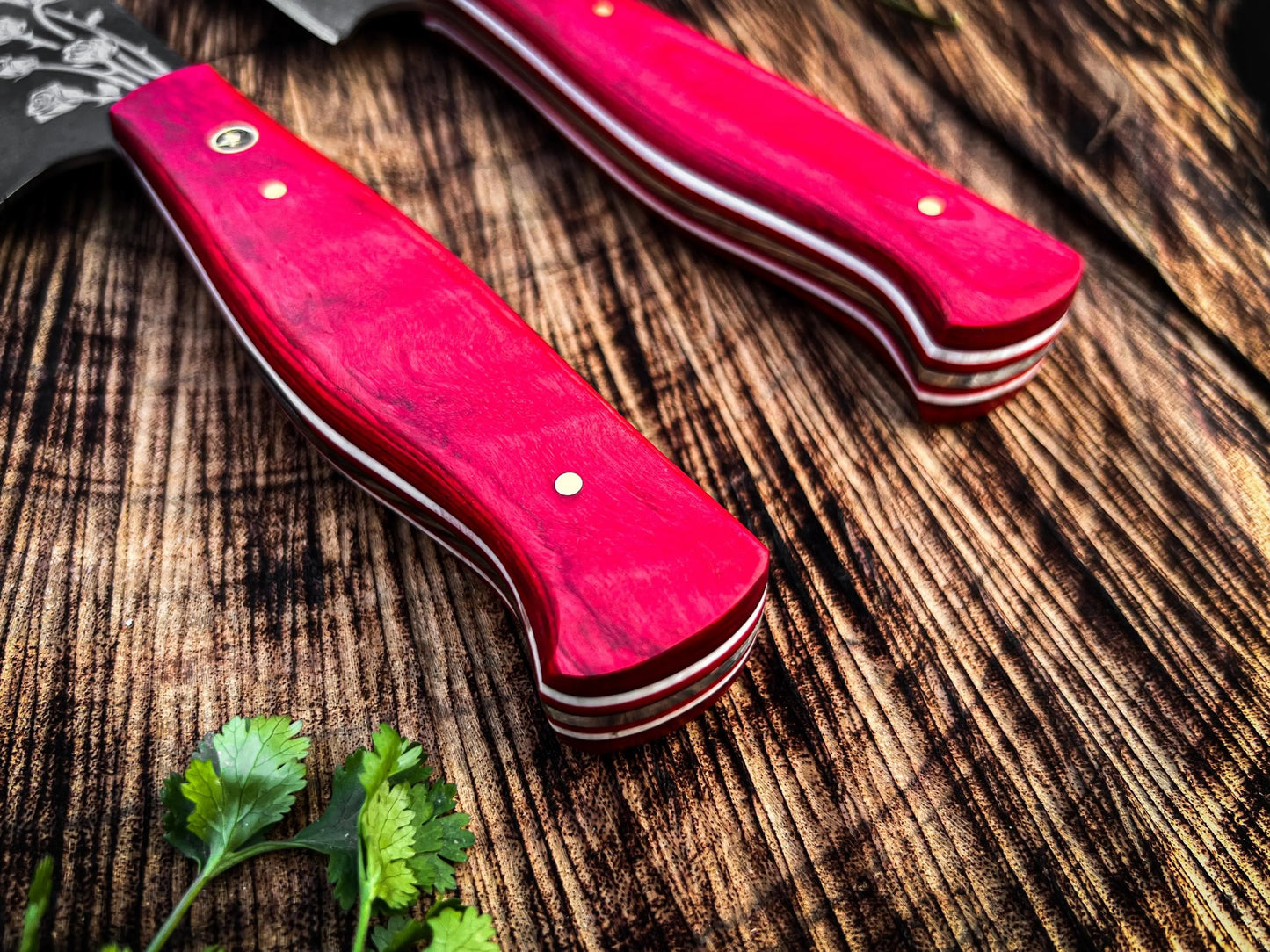 Rose-Etched Chef Knife Set – 2-Piece Floral Blade Design with Red Resin Handles