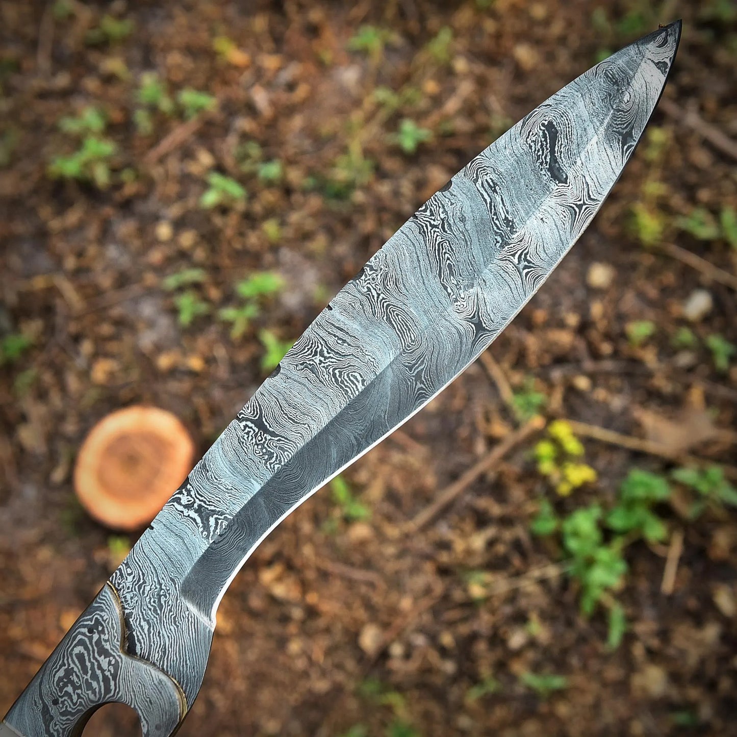 Handmade Damascus Steel Bowie Knife – Hunting & Outdoor Survival Blade with Leather Sheath