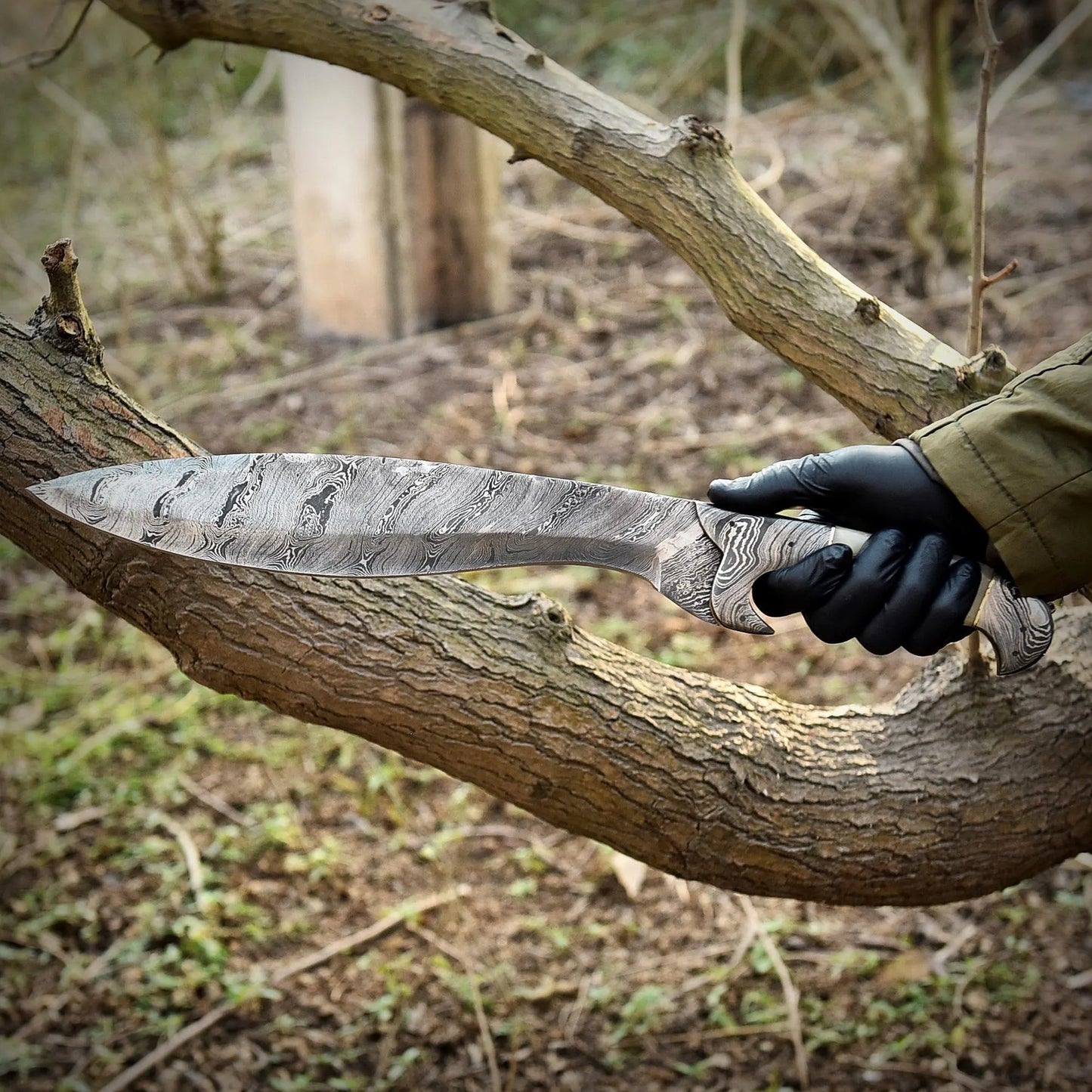 Handmade Damascus Steel Bowie Knife – Hunting & Outdoor Survival Blade with Leather Sheath