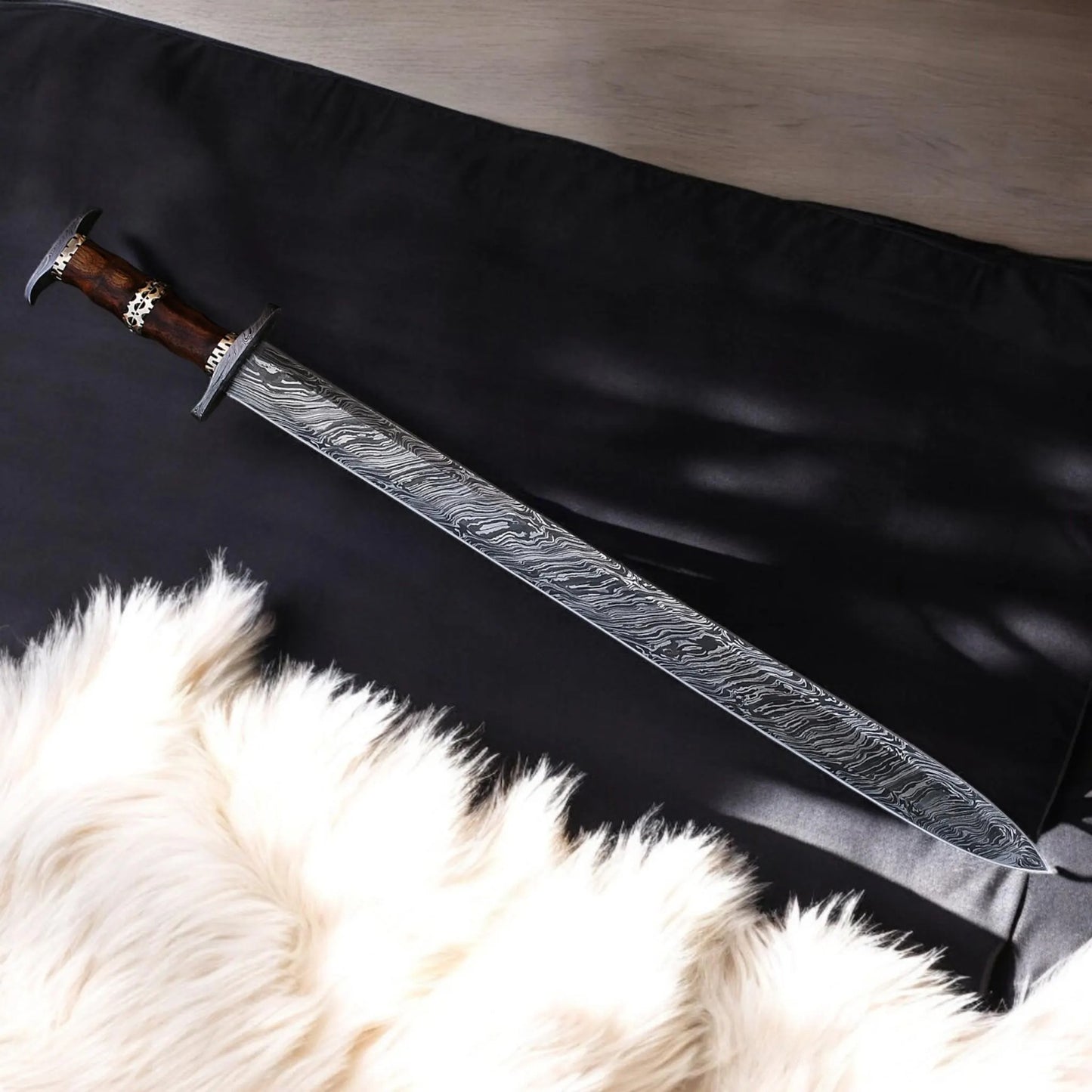 Hand-Forged Celtic Sword – Damascus Steel Blade with Historical Design | Collector’s Warrior Sword