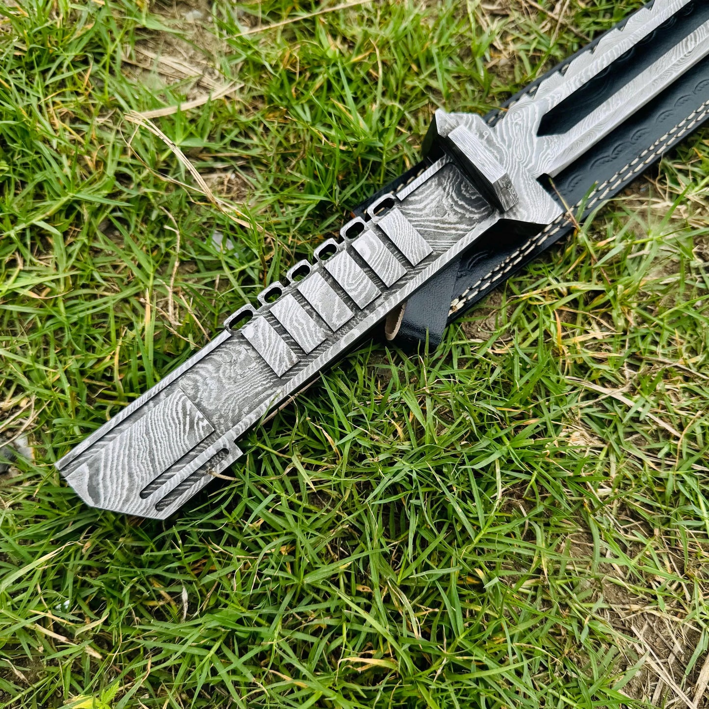 Damascus Steel Ninja Sword – Fullered Blade with Tactical Handle & Sheath