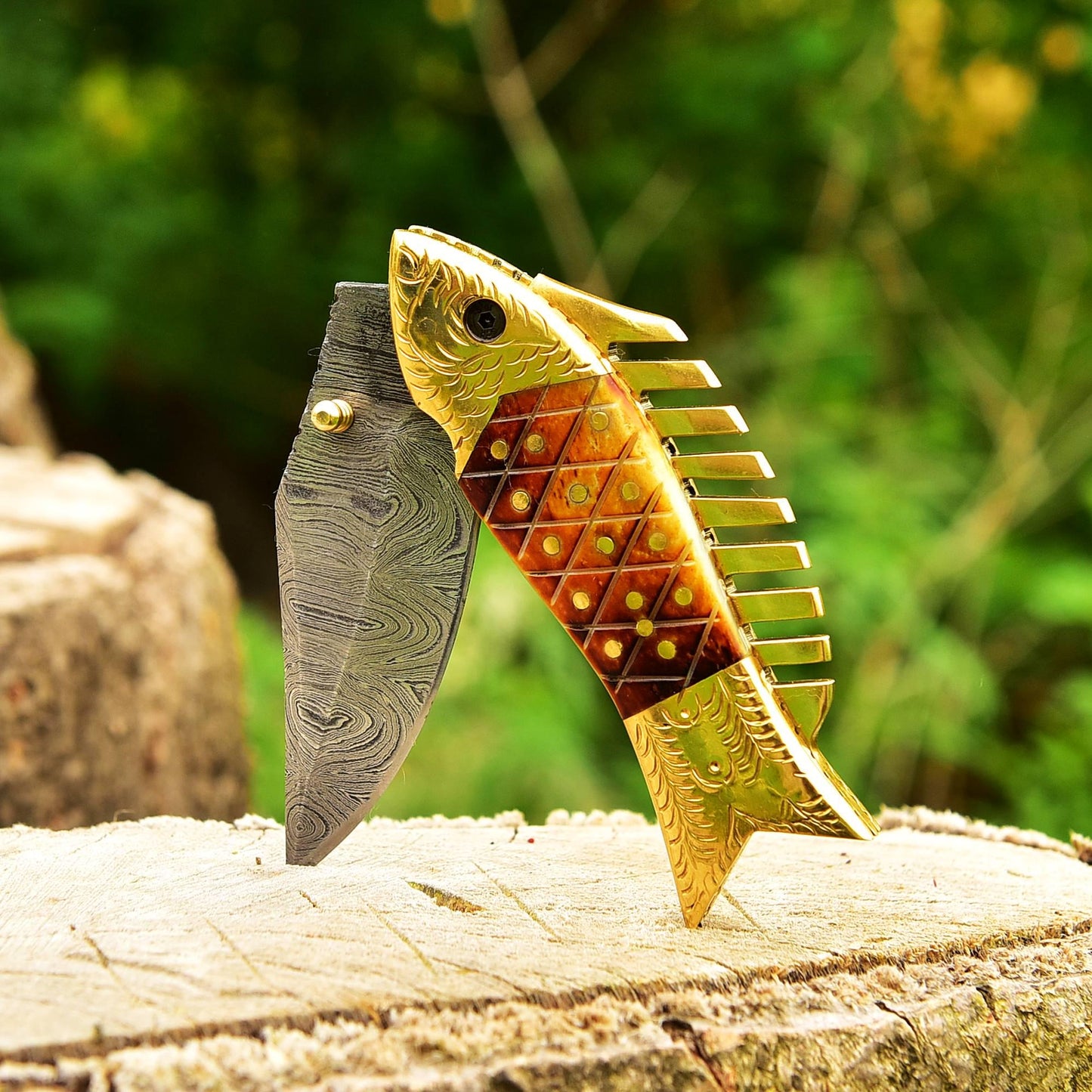Damascus Pocket Knife – Wooden Handle with Brass Bolsters