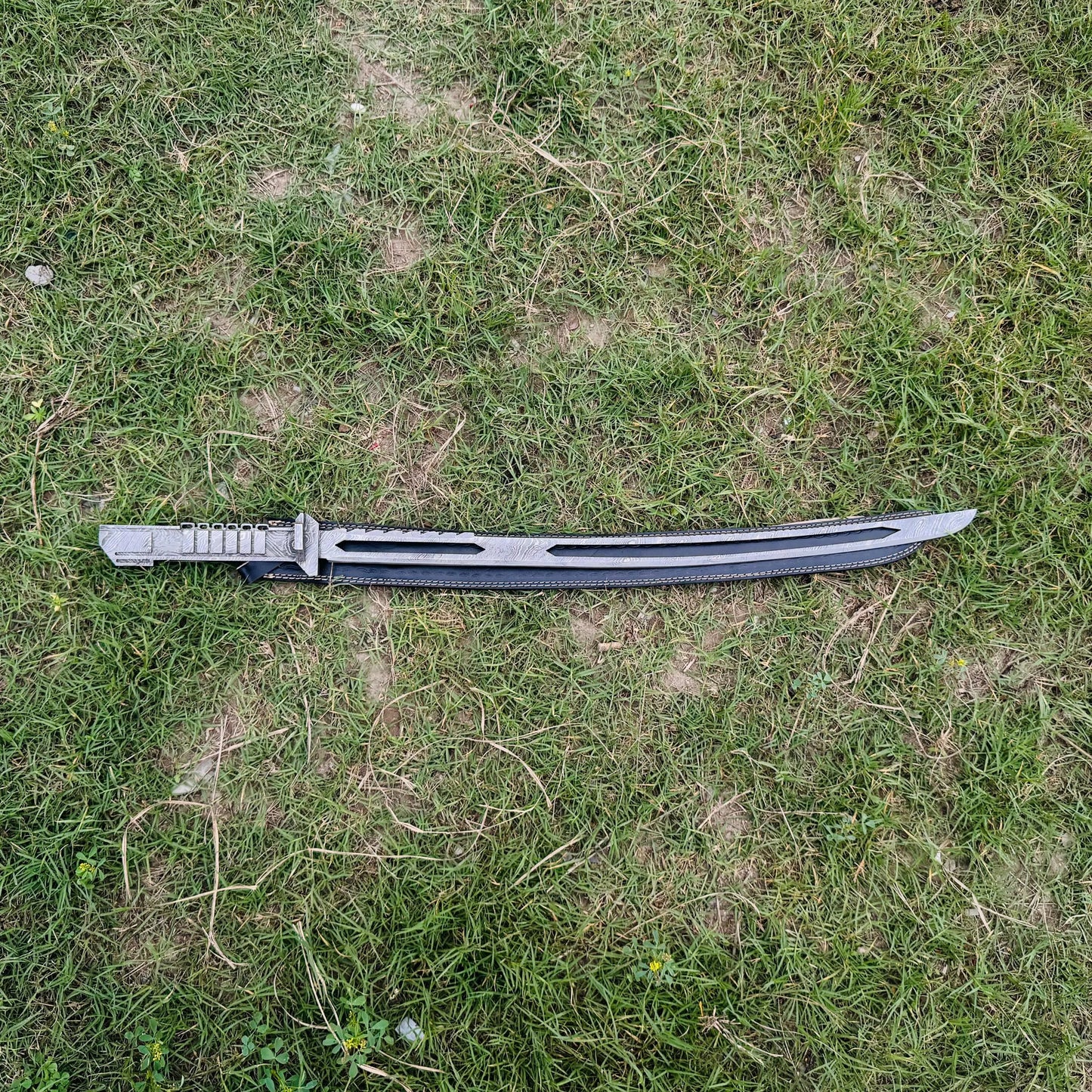 Damascus Steel Ninja Sword – Fullered Blade with Tactical Handle & Sheath