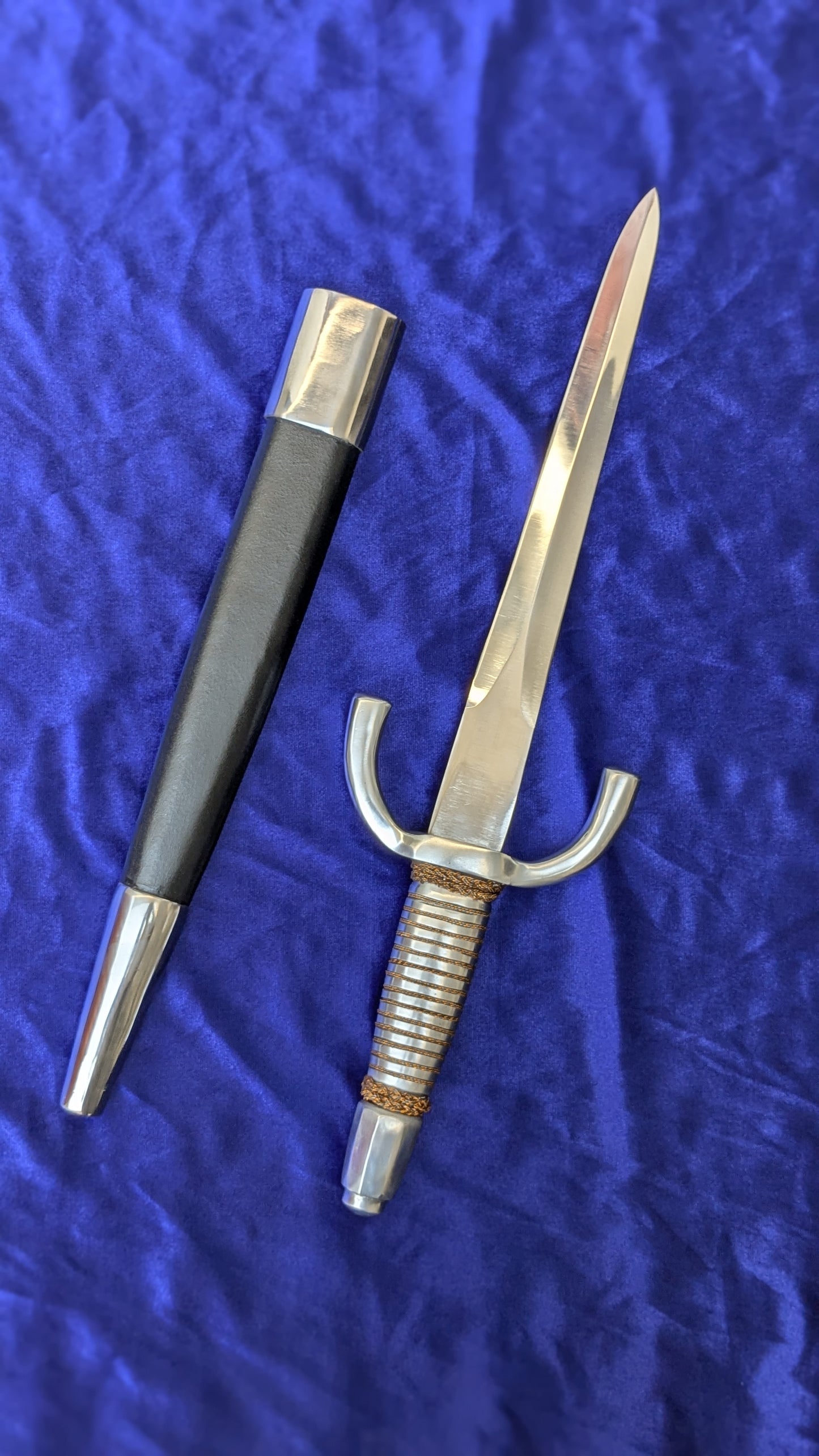 Dagger Of Jon Snow – Fully Sharp And Functional Dagger – Carbon Steel Blade With Scabbard