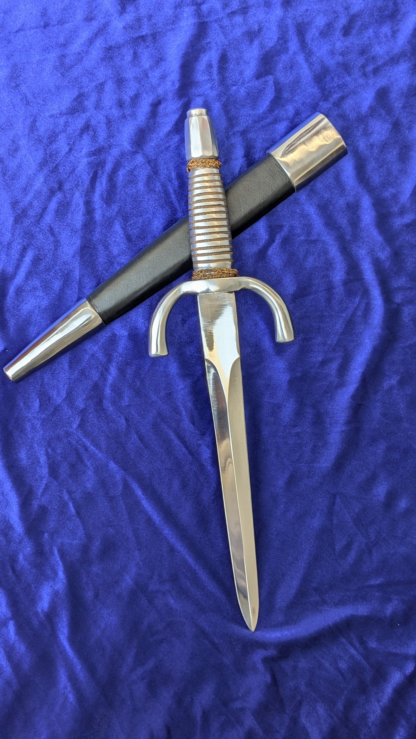 Dagger Of Jon Snow – Fully Sharp And Functional Dagger – Carbon Steel Blade With Scabbard