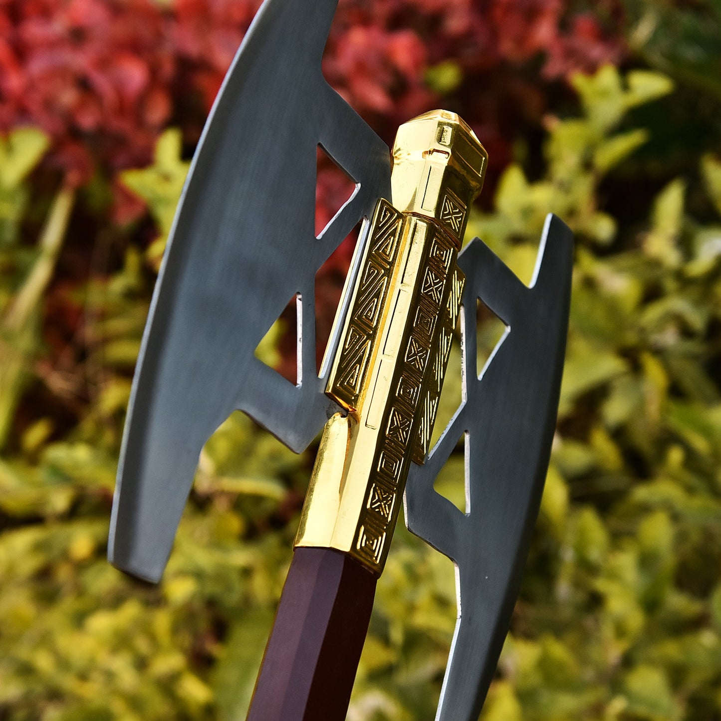 Gimli’s Double-Bladed Axe with Sheath & Wall Mount – Dwarven Warrior Collectible