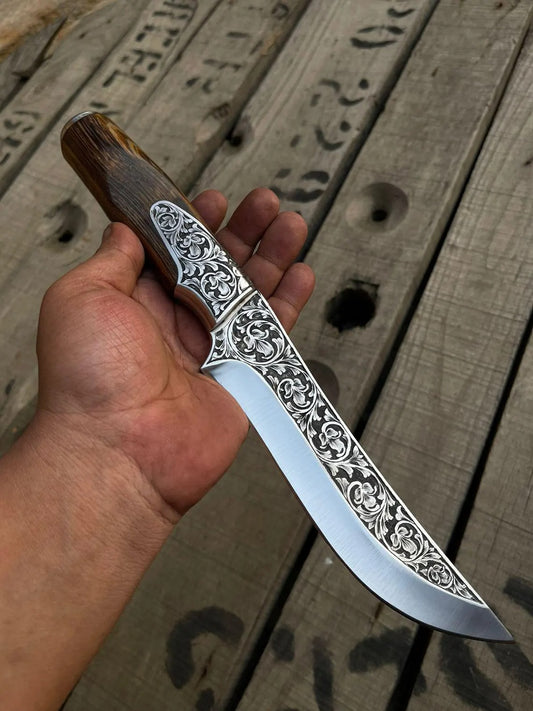 Hand-Engraved Hunting Knife – Custom Outdoor Blade with Detailed Craftsmanship