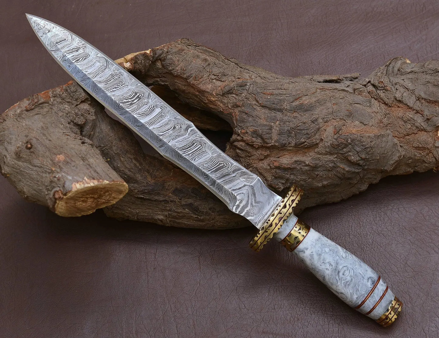 Handmade Damascus Steel Dagger – Resin Handle, Brass Clips & Leather Sheath | Collector’s Fixed Blade