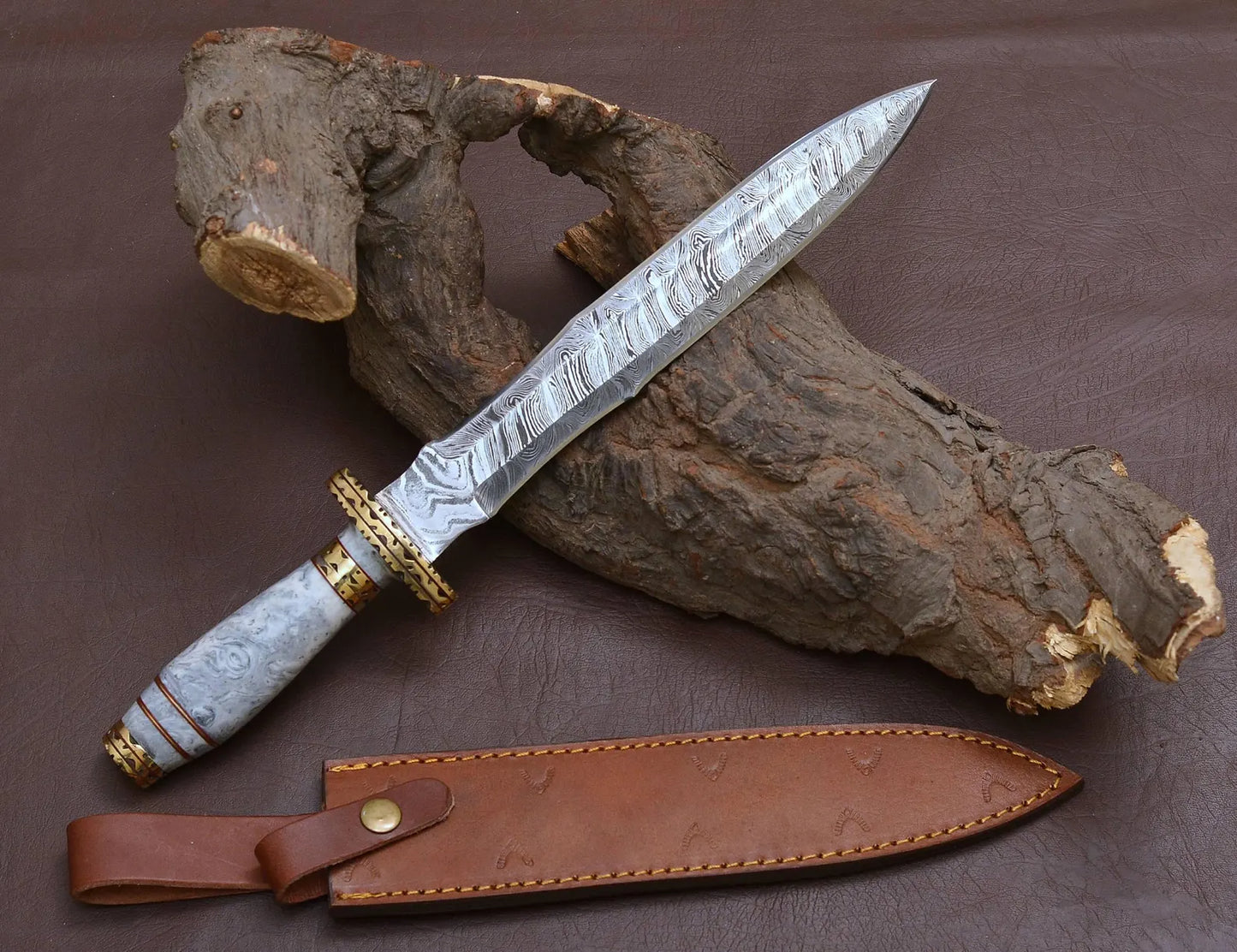 Handmade Damascus Steel Dagger – Resin Handle, Brass Clips & Leather Sheath | Collector’s Fixed Blade