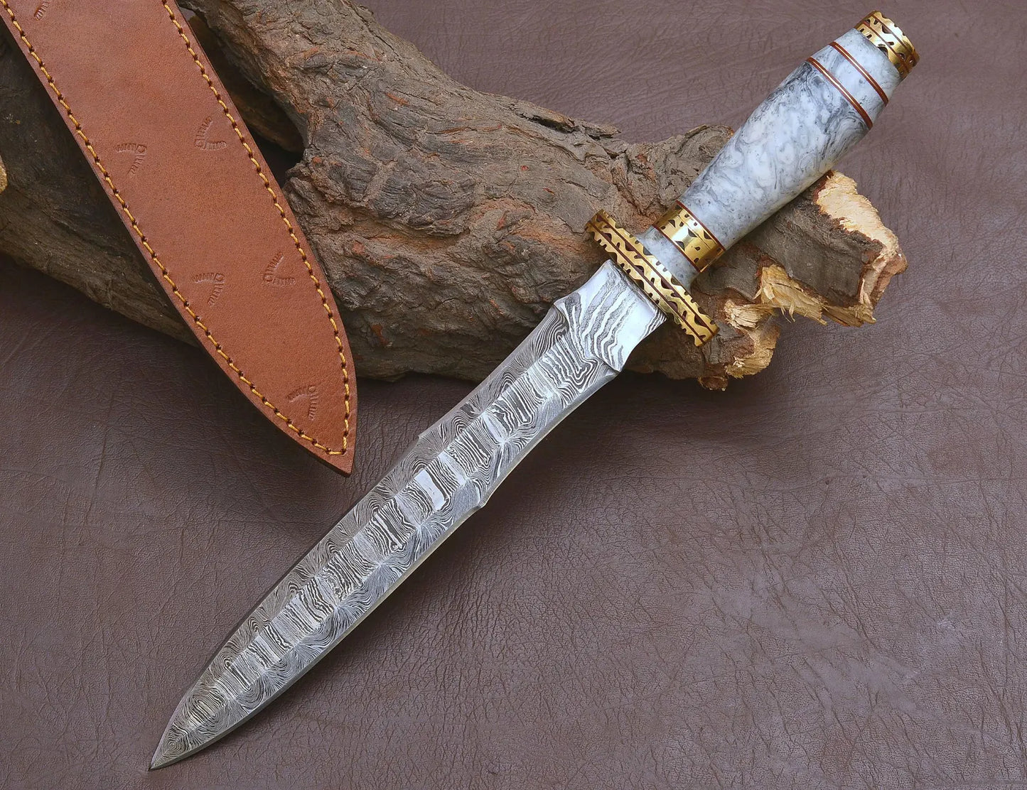 Handmade Damascus Steel Dagger – Resin Handle, Brass Clips & Leather Sheath | Collector’s Fixed Blade