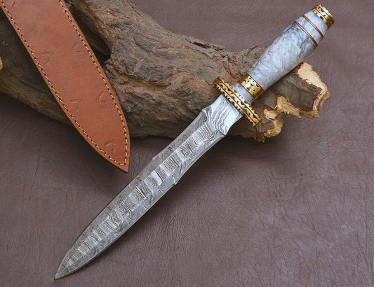 Handmade Damascus Steel Dagger – Resin Handle, Brass Clips & Leather Sheath | Collector’s Fixed Blade