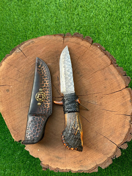 Damascus Steel Skinning Knife – Deer Antler Handle | Handmade Hunting Knife for Field Use & Collection