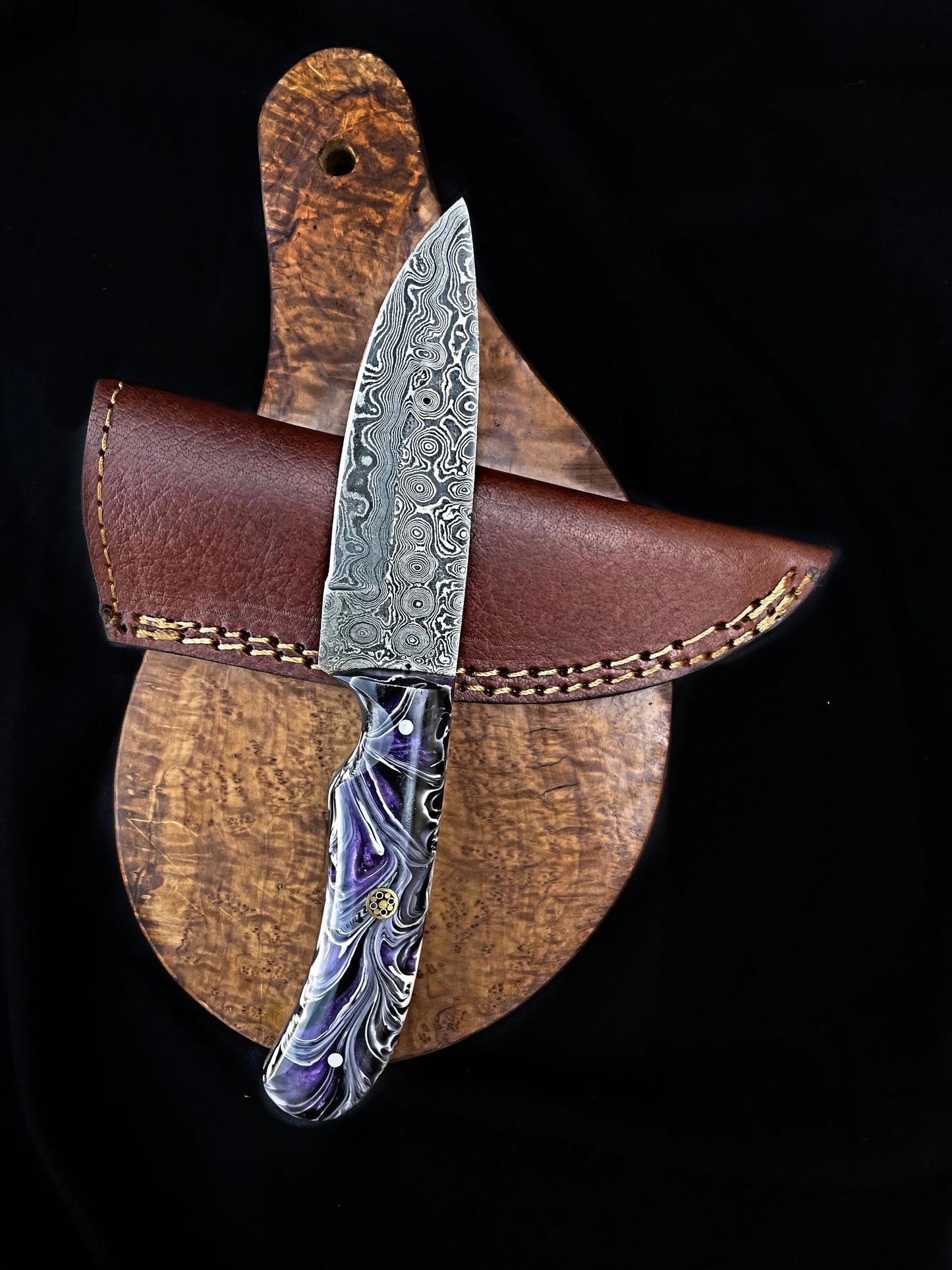 Handmade Damascus Steel Skinning Knife – Resin Handle with Leather Sheath | Hunting & Outdoor Knife
