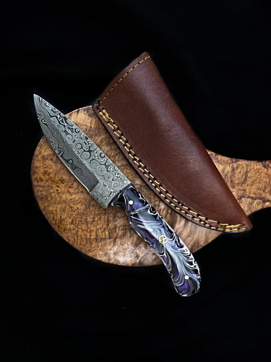 Handmade Damascus Steel Skinning Knife – Resin Handle with Leather Sheath | Hunting & Outdoor Knife