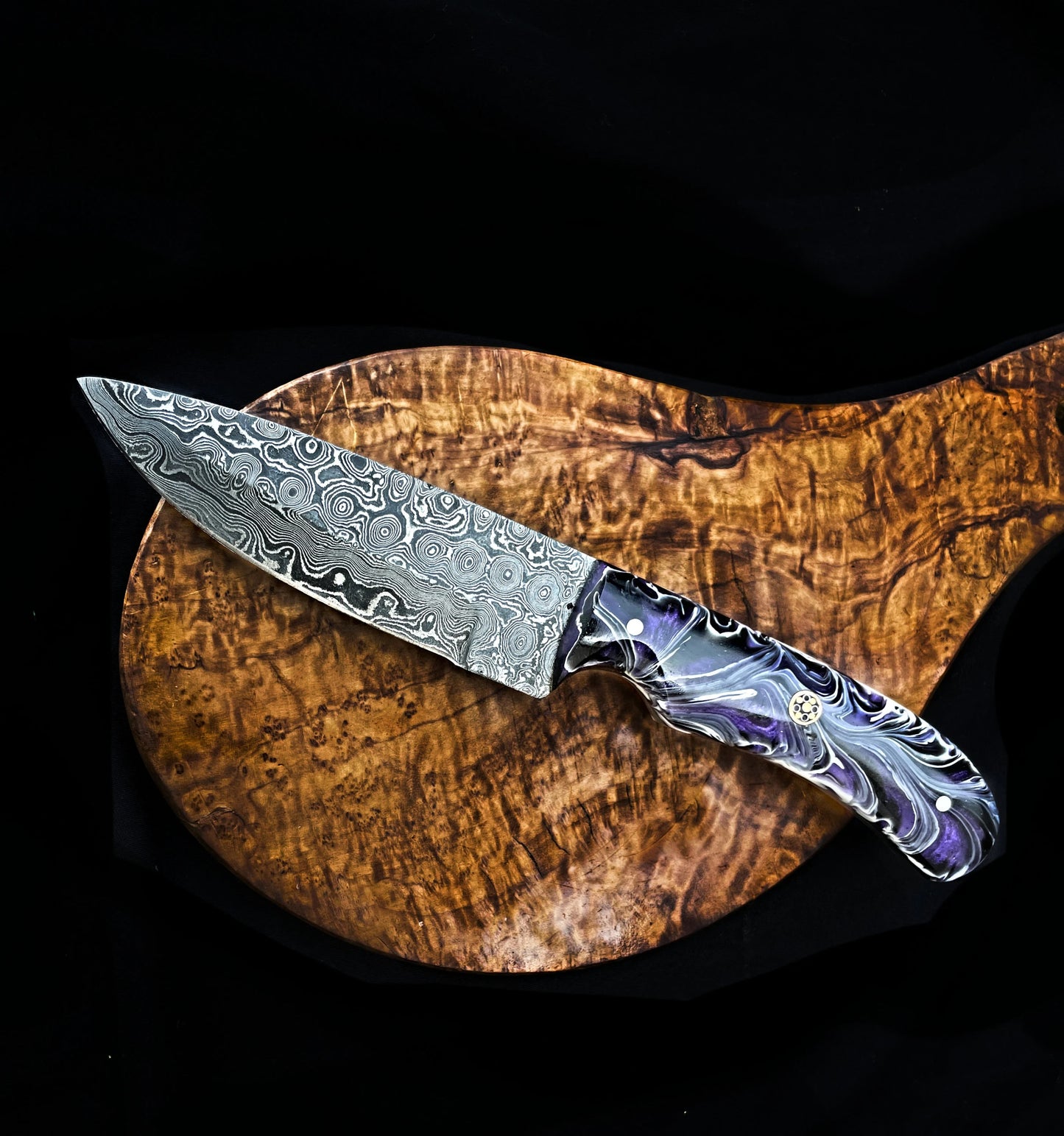 Handmade Damascus Steel Skinning Knife – Resin Handle with Leather Sheath | Hunting & Outdoor Knife