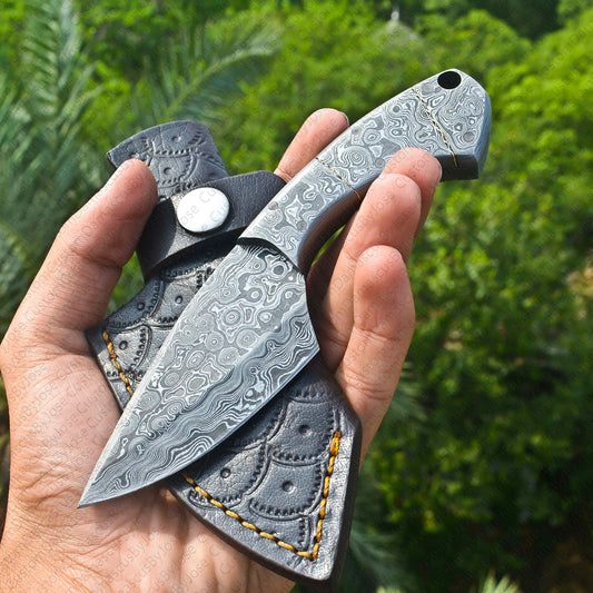 Full-Tang Damascus Steel EDC Knife – Compact Utility Blade with Custom Leather Sheath