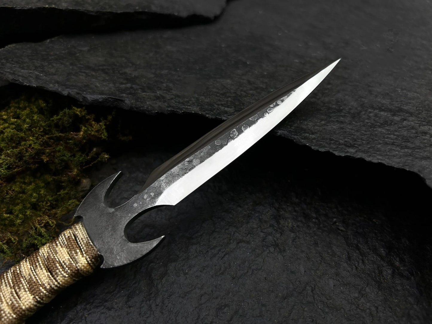 Tactical Throwing Knife – Dual-Spike Spine & Paracord Handle with Leather Sheath