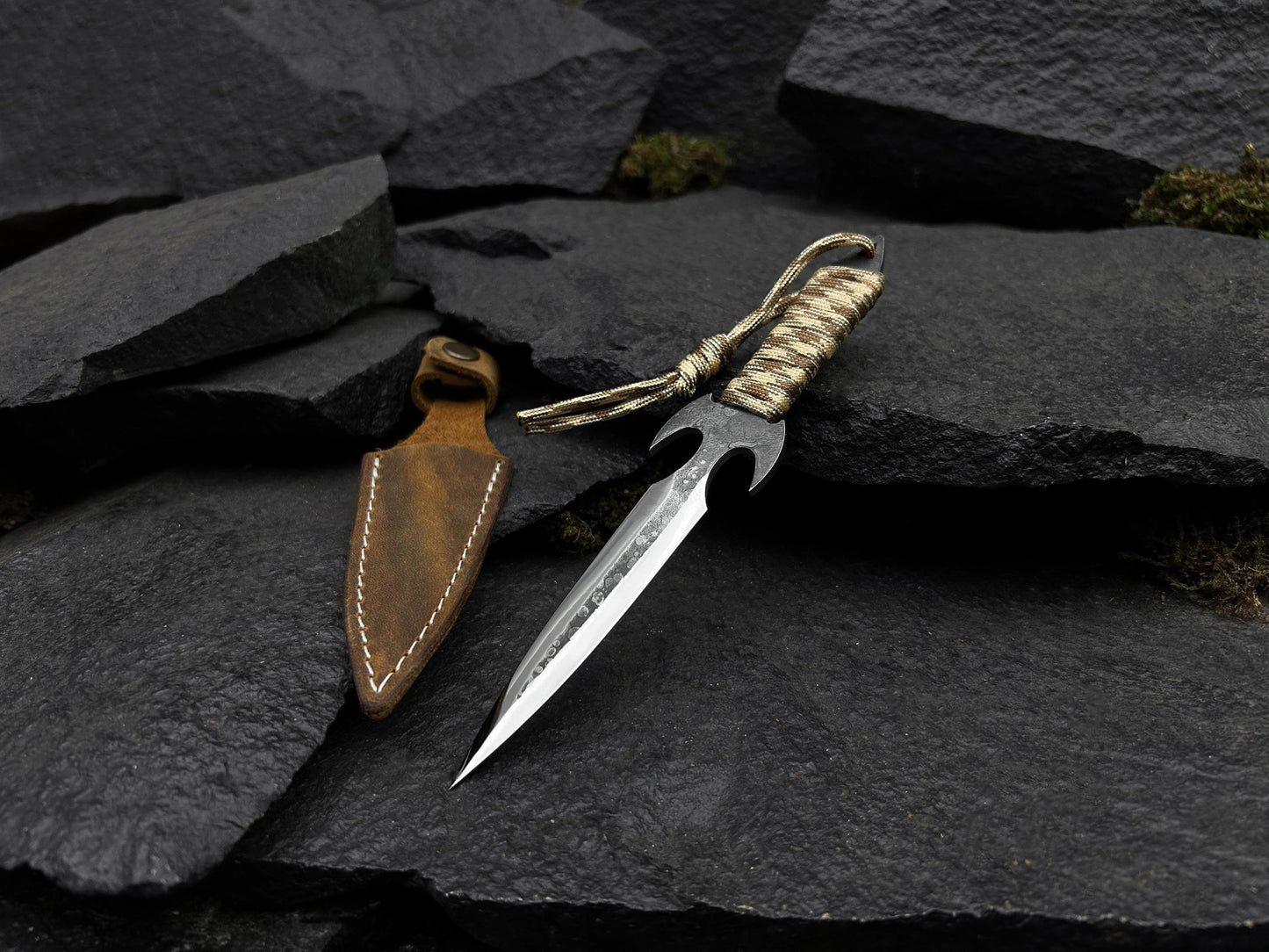 Tactical Throwing Knife – Dual-Spike Spine & Paracord Handle with Leather Sheath