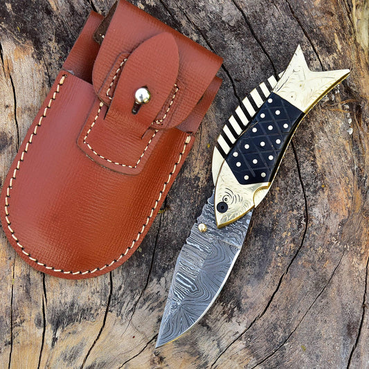 Elegant Damascus Folding Knife – Bull Horn Grip with Brass Accents